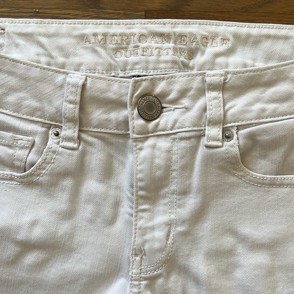 American Eagle Midi Shorts sz 4 Denim Women’s 3.5” Inseam White Stretch Summer - Picture 2 of 9